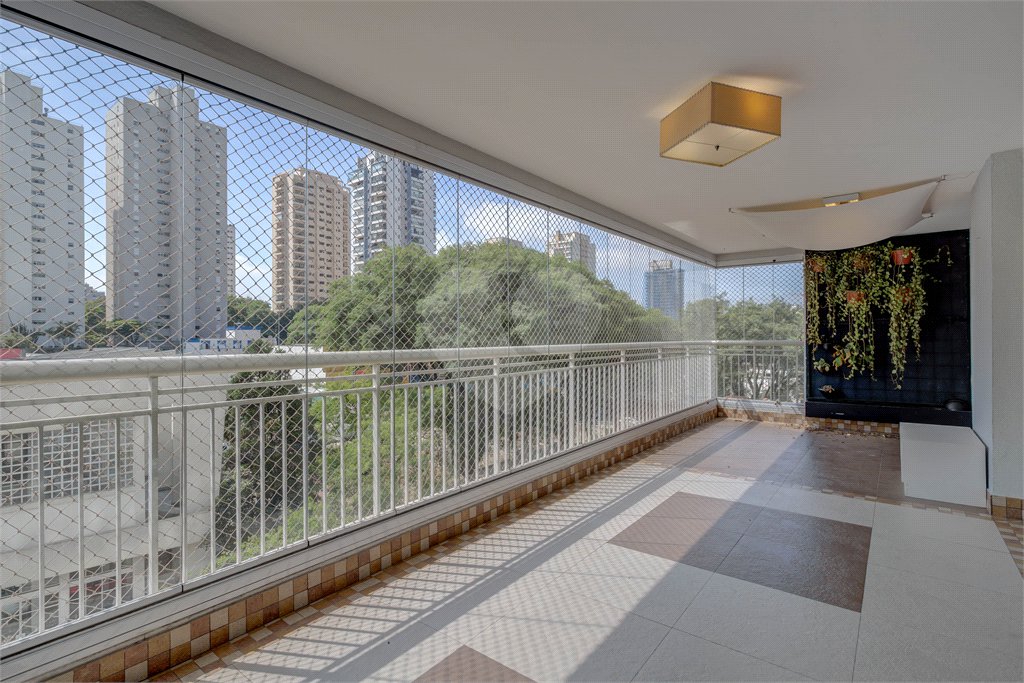 Apartamento à venda com 4 quartos, sendo 3 suítes, em Alto da Boa Vista, São Paulo, SP
