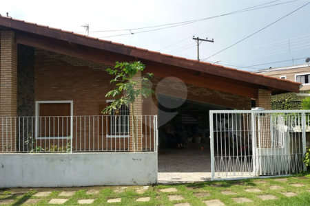 Casa à venda com 3 quartos no condomínio Aclimação, Atibaia - SP