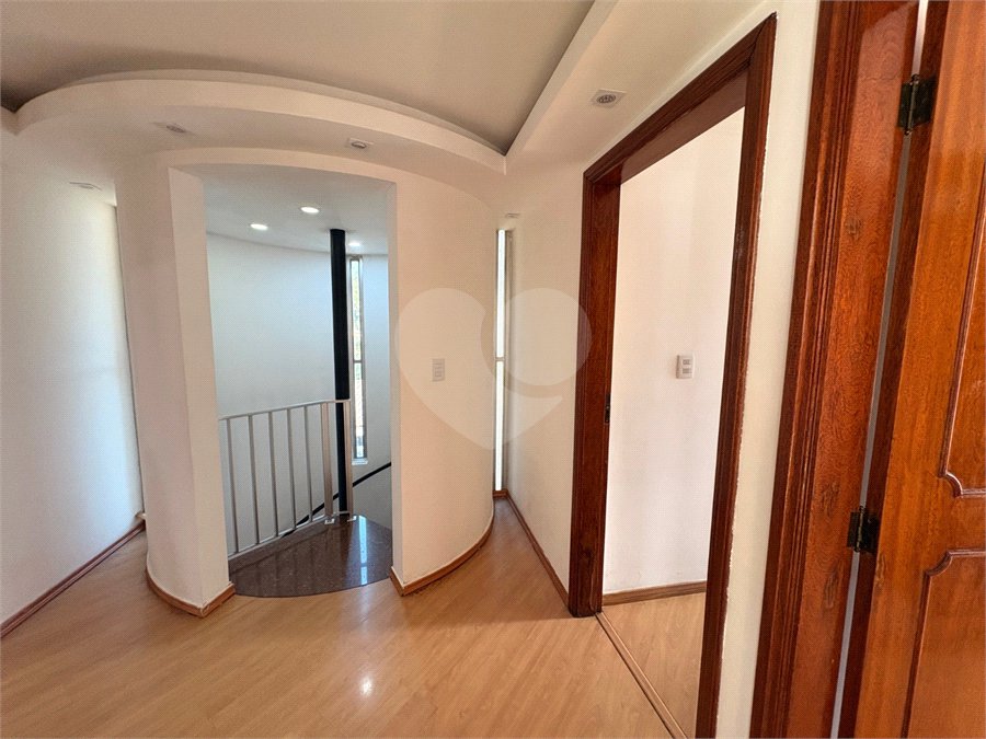 Sobrado à venda com 4 quartos, sendo 3 suítes,  em Jardim São Bento, São Paulo, SP