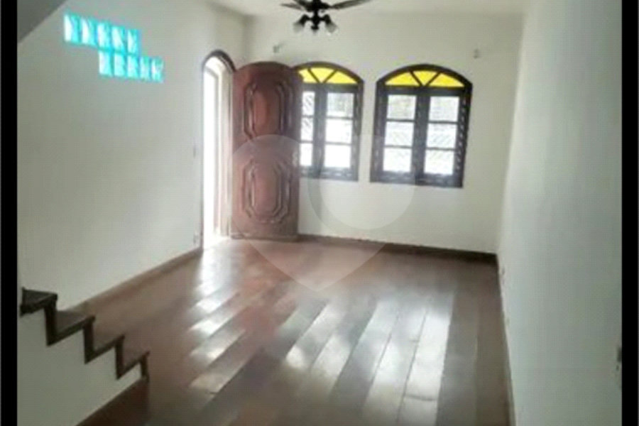 Sobrado à venda com 4 quartos, sendo 1 suíte, em Tremembé, São Paulo, SP