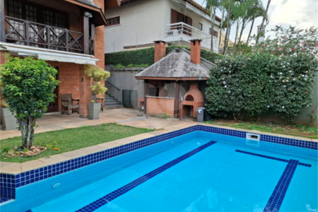 Sobrado à venda com 4 quartos, sendo 2 suítes,  em Jardim Leonor, São Paulo, SP