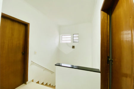 Sobrado à venda com 4 quartos, sendo 1 suíte, em Vila Gilda, Santo André, SP