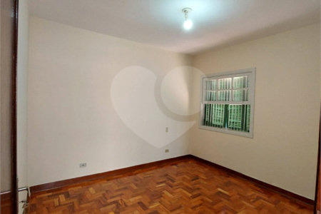 Sobrado à venda com 3 quartos em Vila Gumercindo, São Paulo, SP
