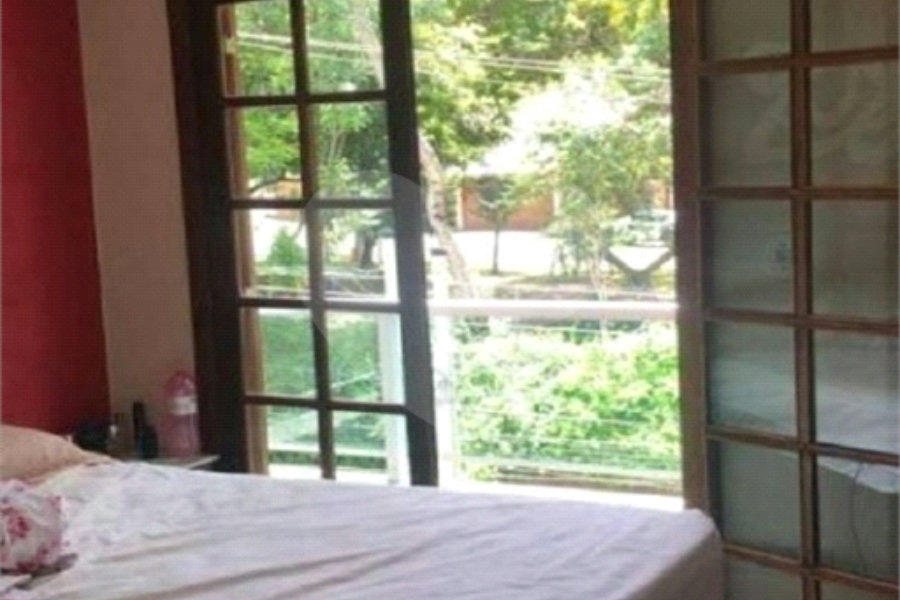 Sobrado à venda com 4 quartos, sendo 3 suítes, em Vila Irmãos Arnoni, São Paulo, SP