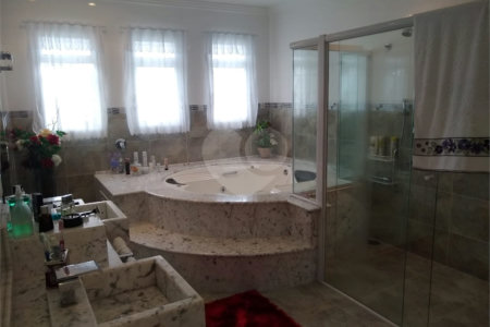 Casa à venda com 5 quartos, sendo 4 suítes,  no condomínio Parque Shambala, Atibaia - SP