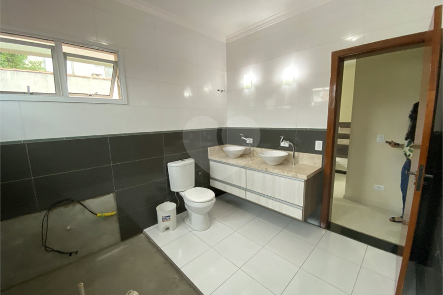 Sobrado à venda com 3 quartos, sendo 1 suíte,  em Jardim Vila Galvão, Guarulhos, SP