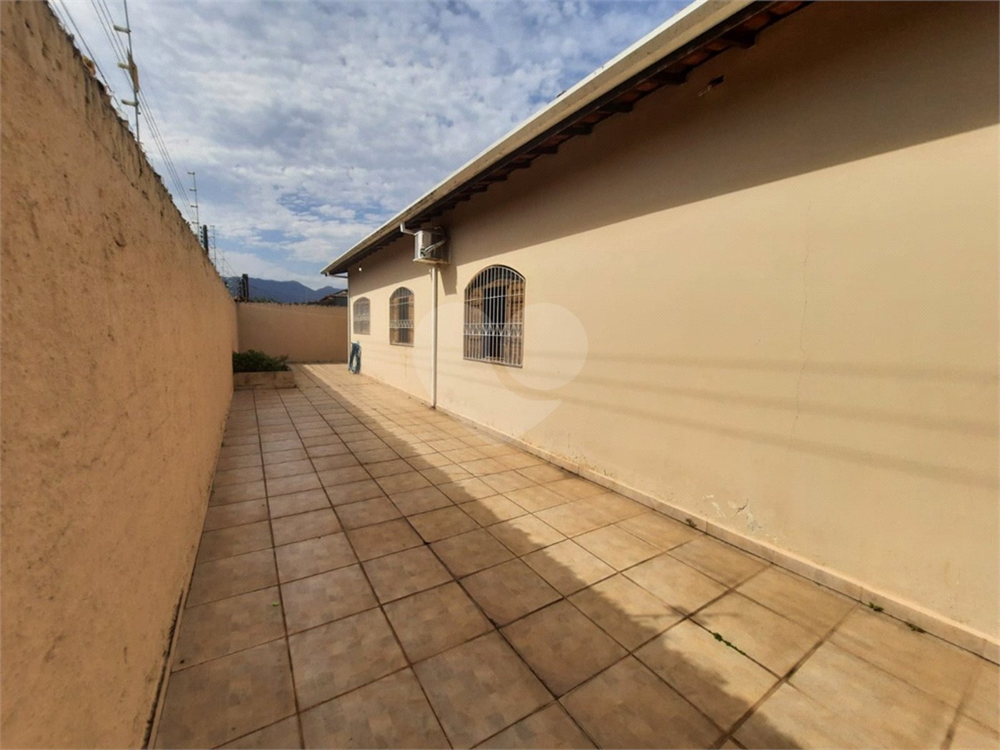 Casa à venda com 3 quartos, sendo 1 suíte,  em Jardim Aruan, Caraguatatuba, SP