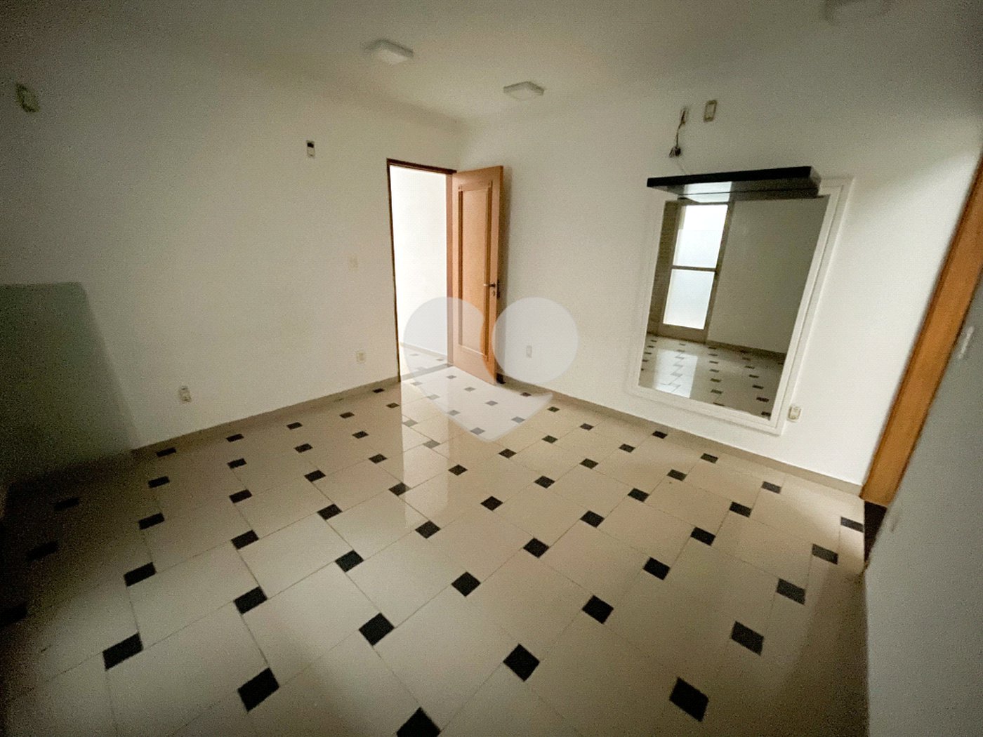 Casa à venda com 2 quartos, sendo 1 suíte, no condomínio Residencial Dona Lilla, Itu - SP