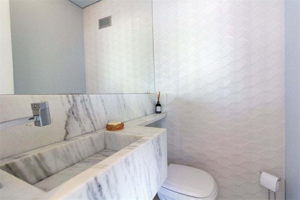 Apartamento à venda com 3 suítes em Vila Ipojuca, São Paulo, SP