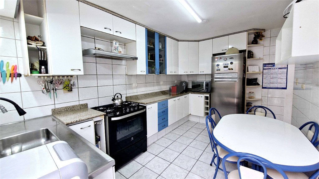 Sobrado à venda com 3 quartos, sendo 1 suíte, em Alto da Boa Vista, São Paulo, SP