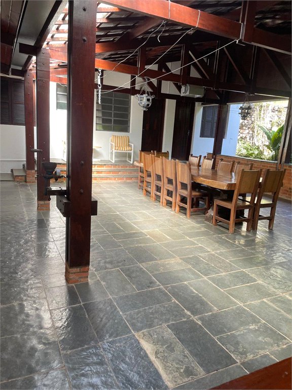 Casa à venda, 742 m², com piscina, 5 suítes, em Embu das Artes