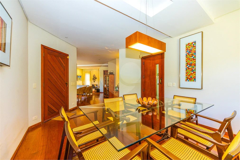 Casa à venda com 4 quartos, sendo 3 suítes, em Interlagos, São Paulo, SP