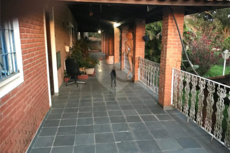 Chácara à venda com 4 quartos, sendo 1 suíte,  em Monterrey, Louveira, SP