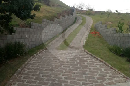 Excelente Casa Térrea no Condomínio Outeiro das Flores – Conforto, Segurança e Contato com a Natureza