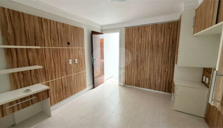Sobrado à venda com 3 quartos, sendo 1 suíte, em Vila Ré, São Paulo, SP