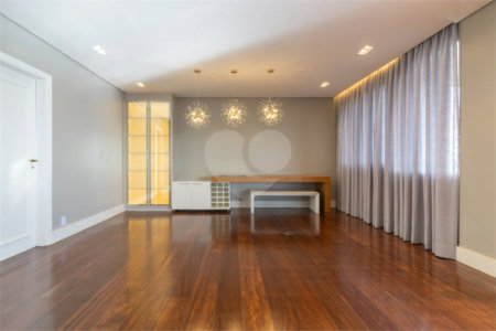 Apartamento à venda com 4 suítes em Vila Sofia, São Paulo, SP