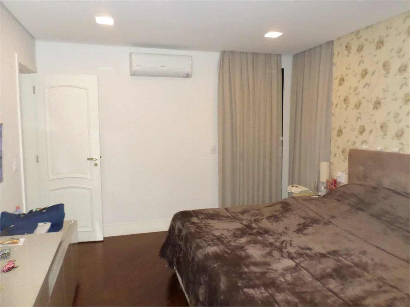 Apartamento à venda com 4 quartos, sendo 2 suítes, em Jardim Londrina, São Paulo, SP
