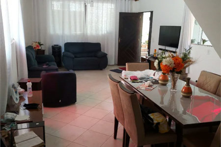 Casa à venda com 4 quartos, sendo 1 suíte, em Vila Pirajussara, São Paulo, SP