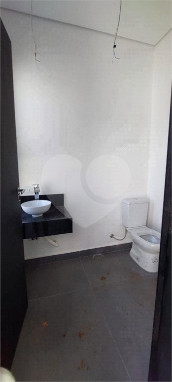 Casa à venda com 4 suítes no condomínio Figueira Garden, Atibaia - SP