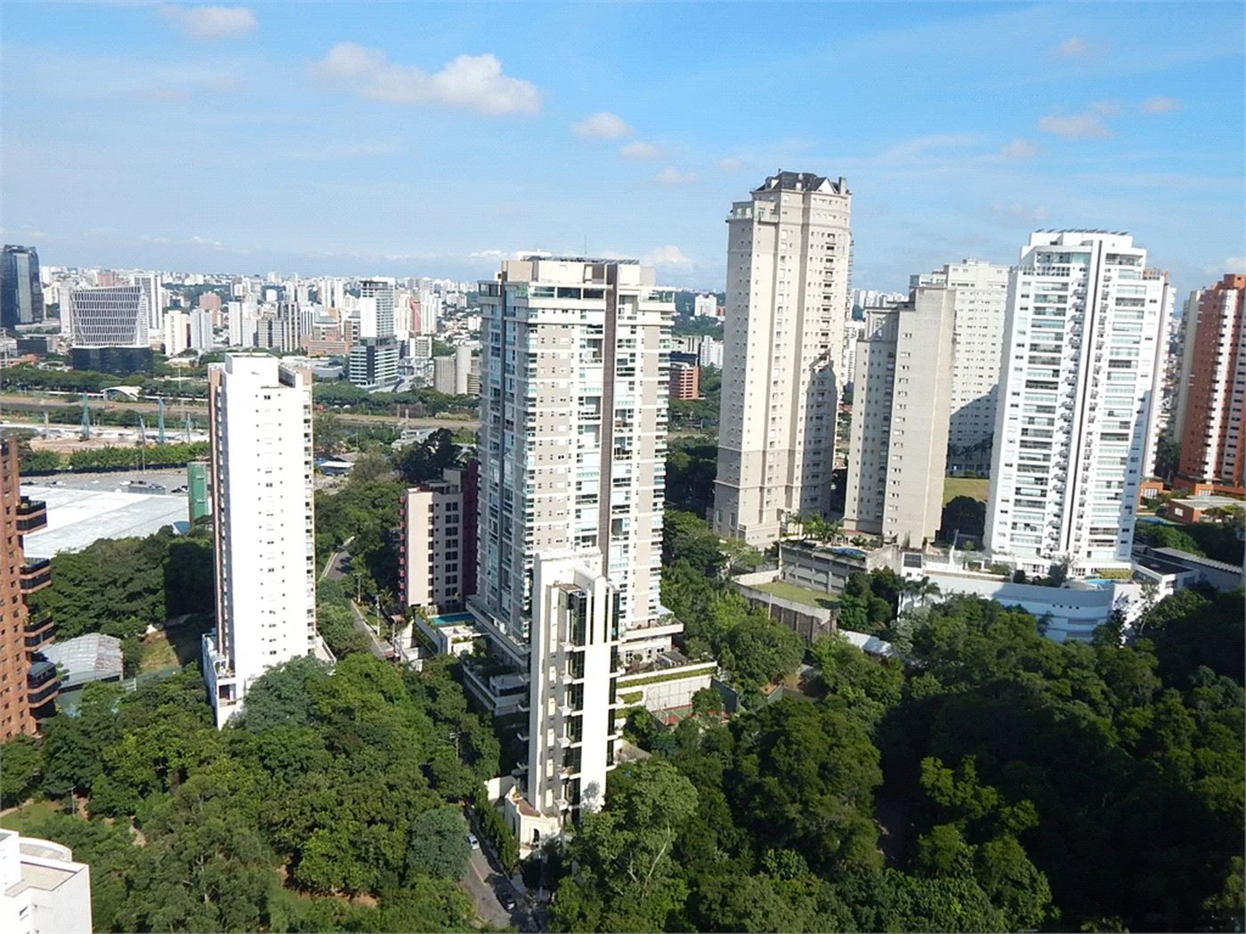 Apartamento à venda com 4 quartos, sendo 3 suítes, em Paraíso do Morumbi, São Paulo, SP