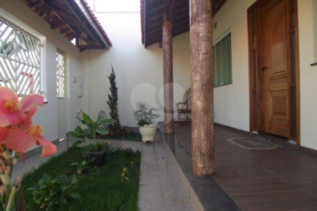 Casa Térrea à venda ou para alugar com 3 quartos, sendo 1 suíte, em Jardim Celani, Salto, SP