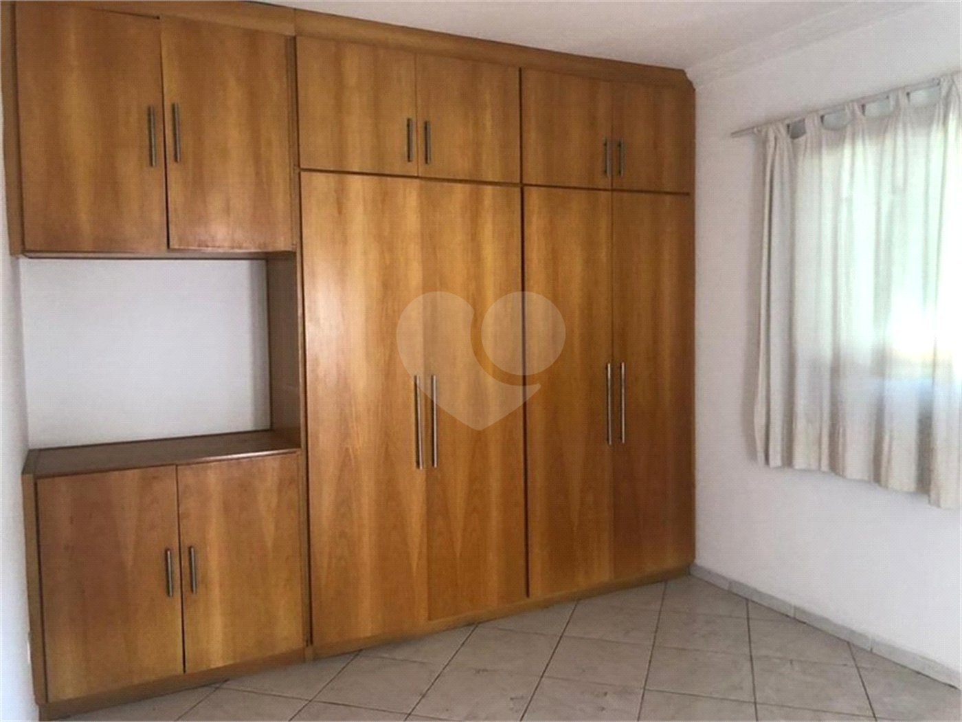 Casa à venda com 4 suítes no condomínio Vila das Emboabas, São Paulo - SP