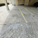 Apartamento 2 dormitórios com vaga de garagem lado praia na Enseada Guarujá