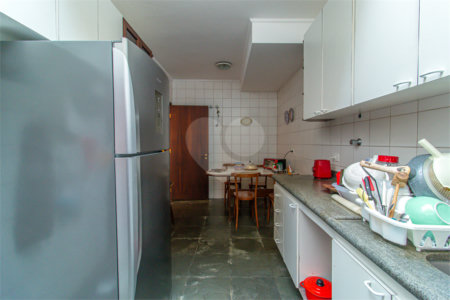 Casa à venda com 3 quartos, sendo 1 suíte,  no condomínio Jardim Hipico, São Paulo - SP