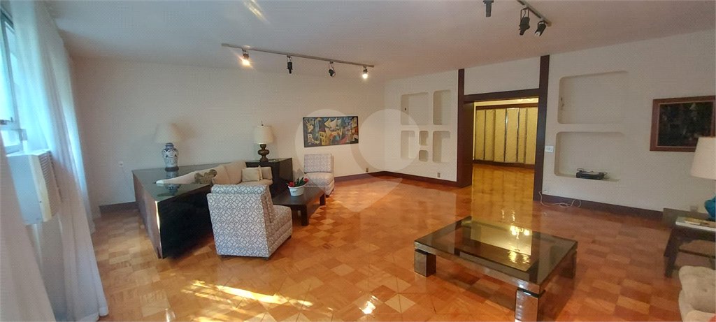Apartamento à venda com 4 quartos, sendo 1 suíte,  em Laranjeiras, Rio de Janeiro, RJ