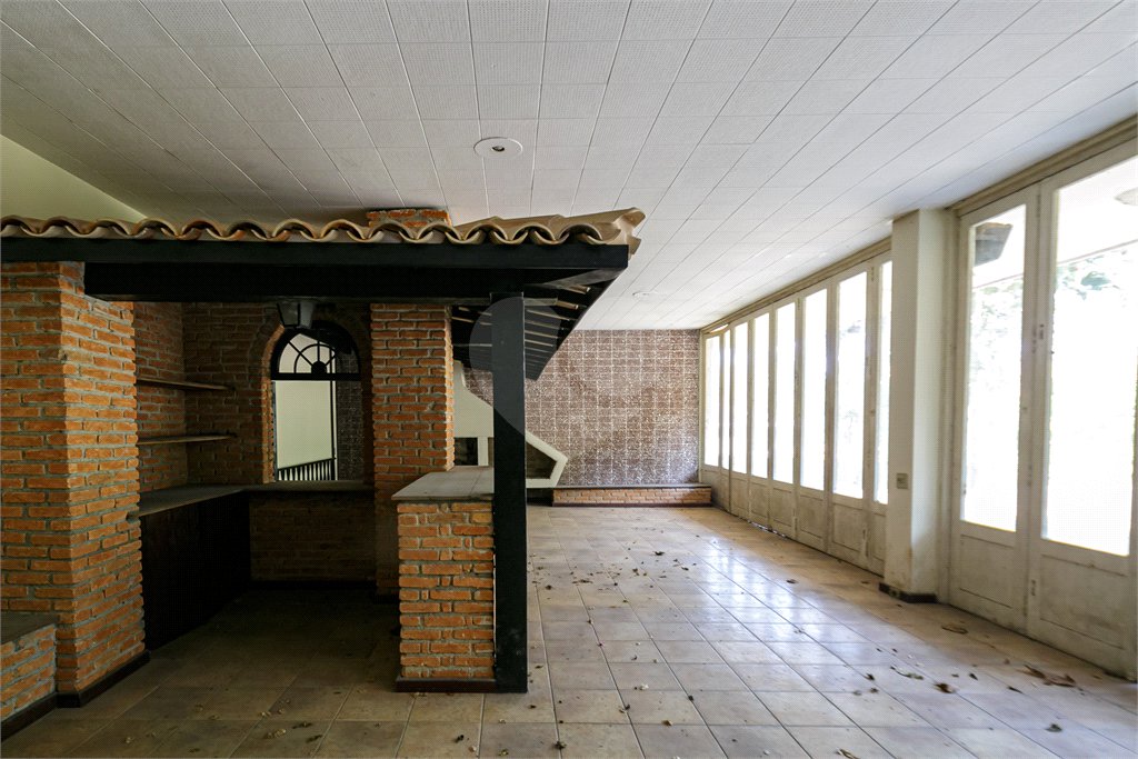 Casa à venda com 5 quartos, sendo 3 suítes, no condomínio Chácara Flora, São Paulo - SP