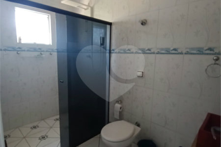 Casa à venda com 4 quartos, sendo 1 suíte, no condomínio Shangri-la, Atibaia - SP