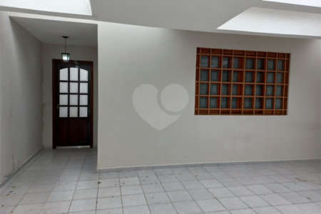 Sobrado à venda com 4 quartos, sendo 3 suítes, em Cidade São Francisco, São Paulo, SP