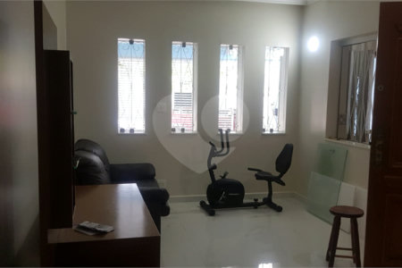 Sobrado à venda com 4 quartos, sendo 2 suítes, em Vila Hamburguesa, São Paulo, SP