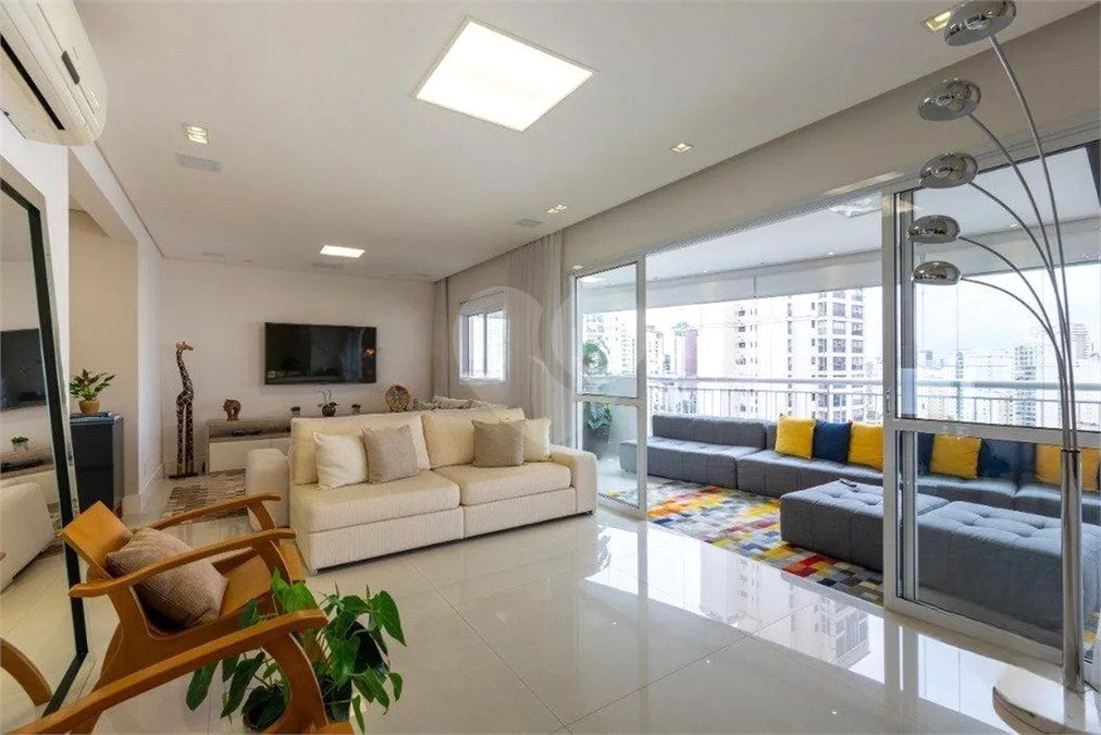Apartamento à venda com 3 suítes em Vila Romana, São Paulo, SP