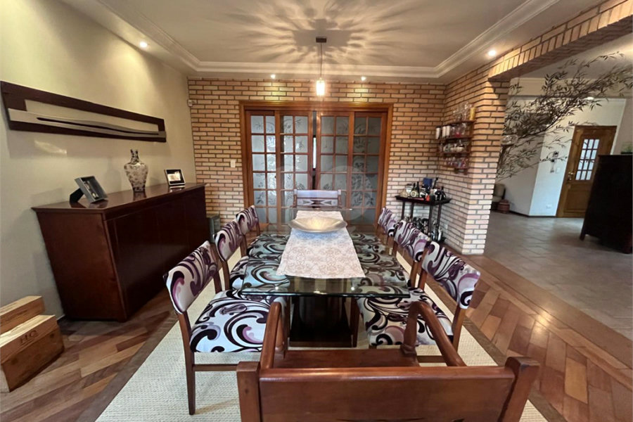Casa à venda com 4 quartos, sendo 2 suítes, no condomínio Jornalista Américo Ariza, São Paulo - SP