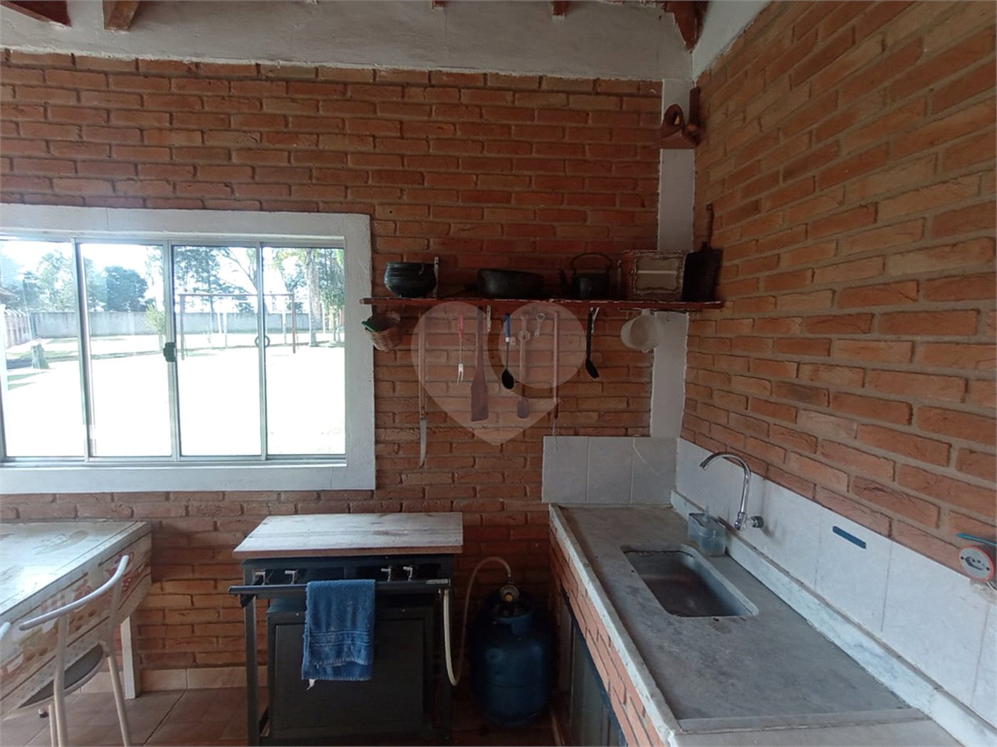 Chácara à venda com 6 quartos, sendo 1 suíte,  em Cercadinho, Alambari, SP
