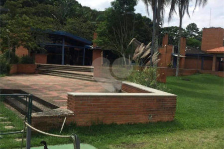 Casa à venda com 3 quartos, sendo 1 suíte, no condomínio Residencial Patrimônio do Carmo, São Roque - SP