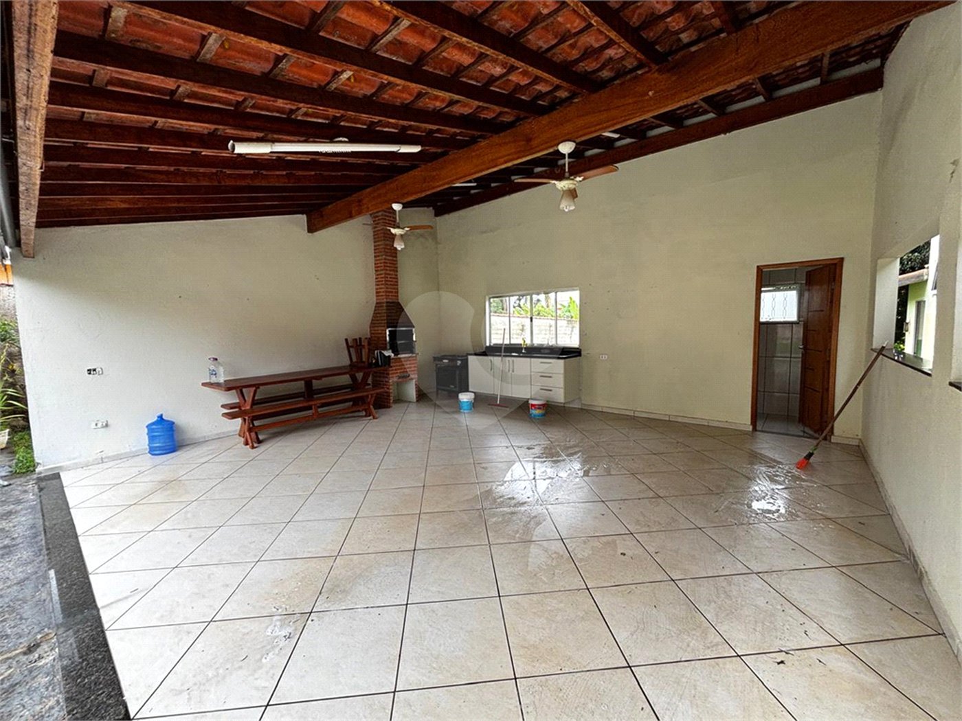 Casa à venda com 4 quartos, sendo 2 suítes, no condomínio Zuleika Jabour, Salto - SP