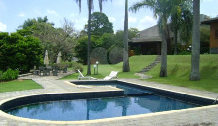 Casa à venda com 5 quartos, sendo 3 suítes,  no condomínio Estância Marambaia, Vinhedo - SP