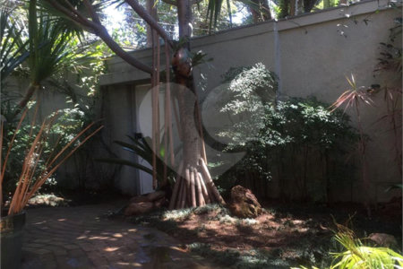 Sobrado à venda com 4 quartos, sendo 1 suíte, em Jardim Novo Mundo, São Paulo, SP