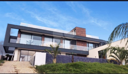 Sobrado à venda com 4 quartos, sendo 2 suítes,  no Centro, Joanópolis, SP
