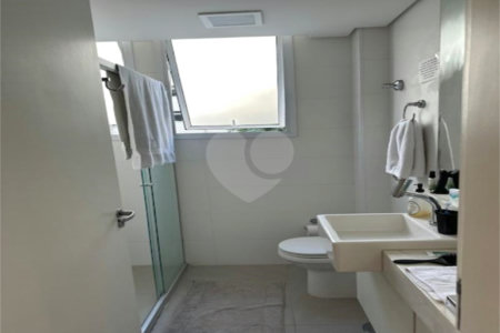 Apartamento à venda com 3 quartos, sendo 1 suíte,  em Cerqueira César, São Paulo, SP