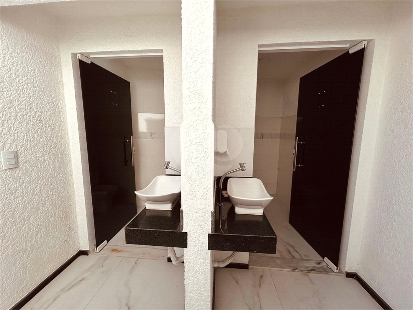 Apartamento à venda com 2 suítes, em Taperapuan, Porto Seguro, BA