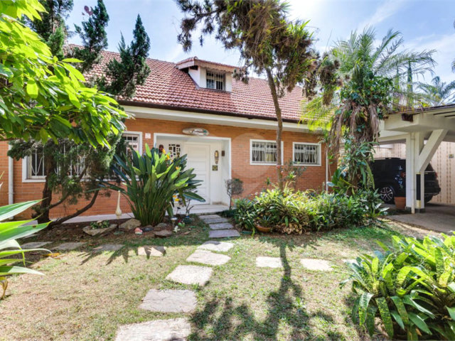 Casa Térrea à venda com 3 quartos, sendo 1 suíte,  em Interlagos, São Paulo, SP
