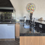 Casa térea à venda com 3 quartos, sendo 2 suítes, em Condomínio Flamboyant-B, Atibaia - SP