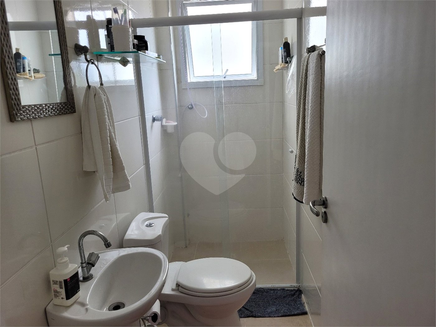 Apartamento à venda com 2 quartos, sendo 1 suíte, no Centro, Mongaguá, SP