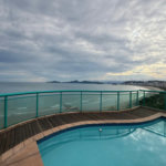 Apartamento Alto Padrão Frente Mar com 4 Dormitórios, 3 Suítes e 3 Vagas na Orla de Santos