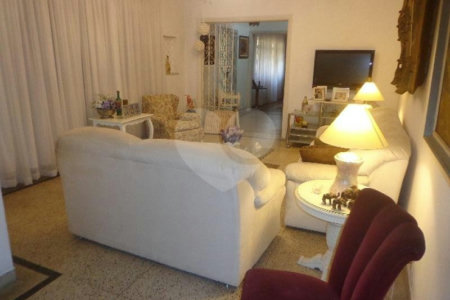 Sobrado à venda com 3 quartos, sendo 2 suítes, em Indianópolis, São Paulo, SP