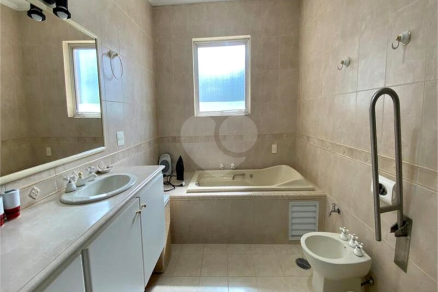 Sobrado à venda com 4 quartos, sendo 1 suíte, em Jardim São Bento, São Paulo, SP