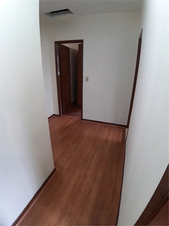 Sobrado à venda com 4 quartos, sendo 1 suíte, em Vila Gomes, São Paulo, SP